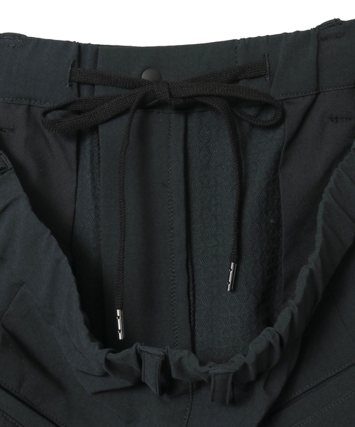MEN'S MELROSE(メンズメルローズ)の「ストームフリースワンプリーツイージーパンツ | ストレッチ/撥水/透湿/防シワ/ウォッシャブル(スラックス・メンズ・ブラウン/ブラック・3/2/4)」の20枚目の写真