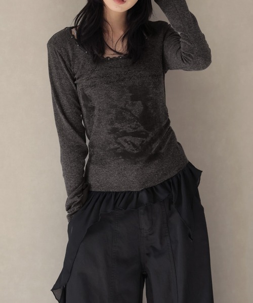 Ulysses(ユリシス)の「アシンメトリーフリルヘムリベットデザインカットソー(Tシャツ/カットソー・レディース・グレー/ダークグレー・F)」の1枚目の写真