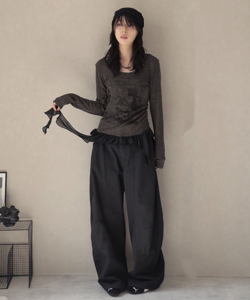 Ulysses(ユリシス)の「アシンメトリーフリルヘムリベットデザインカットソー(Tシャツ/カットソー・レディース・グレー/ダークグレー・F)」の7枚目の写真