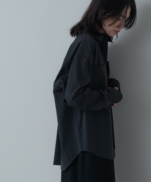 GALLEST(ギャレスト)の「Timeless|ウーステッドライクフォルムシャツ【セットアップ対応】(シャツ/ブラウス・レディース・チャコールグレー/ベージュ/ライトグレー・34/38)」の13枚目の写真