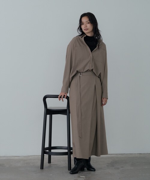 GALLEST(ギャレスト)の「Timeless|ウーステッドライクフォルムシャツ【セットアップ対応】(シャツ/ブラウス・レディース・チャコールグレー/ベージュ/ライトグレー・34/38)」の17枚目の写真