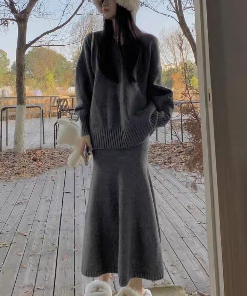 gossip!ロサンゼルス(ゴシップロサンゼルス)の「Vネック×マーメイドフレア ニットセットアップ(ニット/セーター・レディース・ブラウン/ブラック/グレー・FREE)」の6枚目の写真