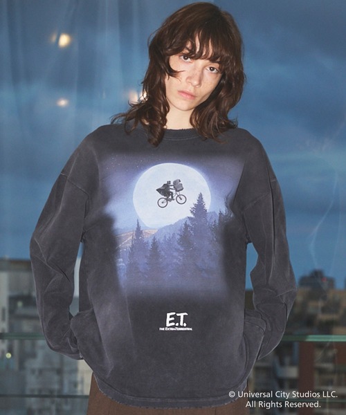 MAISON SPECIAL(メゾンスペシャル)の「《UNISEX》【MOVIE SERIES】「E.T.」- Moon&Bicycle - Prime-Over Crew Neck Long Sleeve T-Shirt/-月と自転車-プライムオーバークルーネックロングスリーブTシャツ【MAISON SPECIAL/メゾンスペシャル】(Tシャツ/カットソー・メンズ・ブラック/ネイビー・0/1/2)」の1枚目の写真
