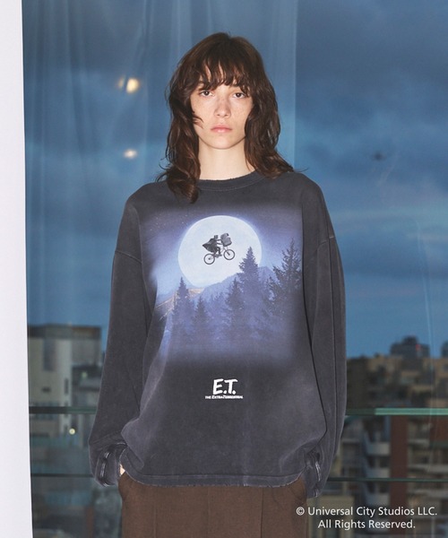 MAISON SPECIAL(メゾンスペシャル)の「《UNISEX》【MOVIE SERIES】「E.T.」- Moon&Bicycle - Prime-Over Crew Neck Long Sleeve T-Shirt/-月と自転車-プライムオーバークルーネックロングスリーブTシャツ【MAISON SPECIAL/メゾンスペシャル】(Tシャツ/カットソー・メンズ・ブラック/ネイビー・0/1/2)」の4枚目の写真