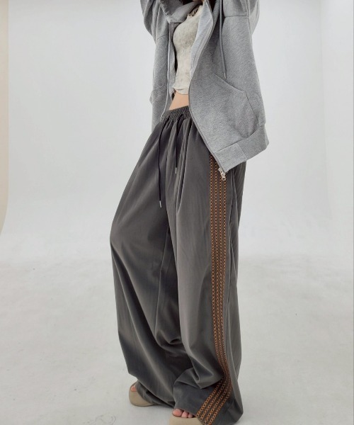VIBGYOR（ヴィブジョー）の「【Korea Select】 ステッチベルベットパンツ（CN）（その他パンツ・メンズ・グレー/ブラック・FREE）」の2枚目の写真