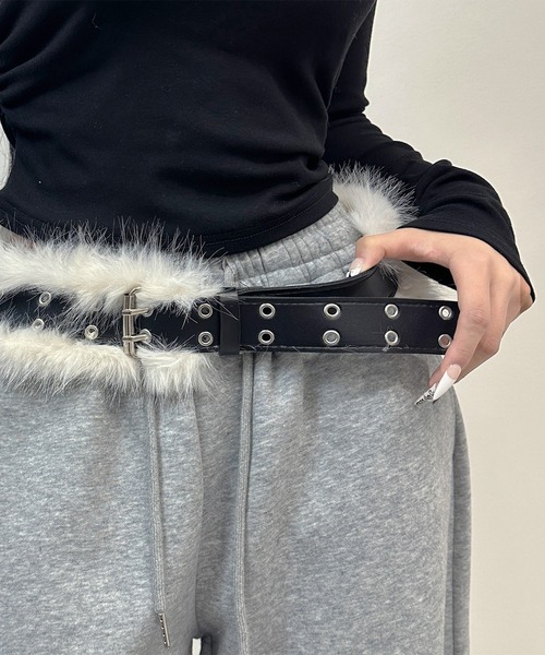 FOLLOWIN（フォロウィン）の「2color/フェイクファー×アイレットベルト（ベルト・レディース・ホワイト/ブラウン・FREE）」の4枚目の写真