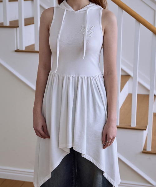 ROSEFRANTZ（ロゼフランツ）の「Sleeveless Hood Mini Dress [Ivory]（ワンピース・レディース・アイボリー・FREE）」の2枚目の写真