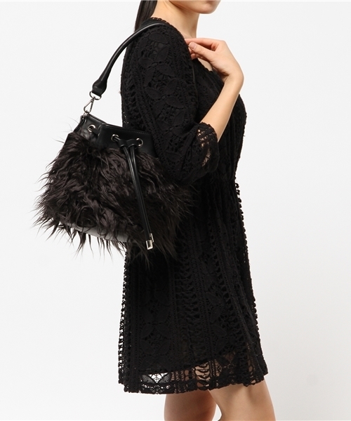 MOUSSY（マウジー）の「DRAWSTRING FUR BAG（ショルダーバッグ・レディース・ブラック/オフホワイト・FREE）」の14枚目の写真