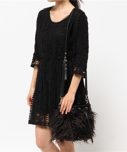 MOUSSY（マウジー）の「DRAWSTRING FUR BAG（ショルダーバッグ・レディース・ブラック/オフホワイト・FREE）」の8枚目の写真