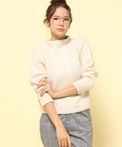 FREE'S MART（フリーズマート）の「リブ×ケーブルボトルネックニット（ニット/セーター・レディース・ホワイト/レッド/グレー/ベージュ・FREE）」の2枚目の写真