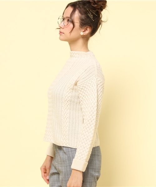 FREE'S MART（フリーズマート）の「リブ×ケーブルボトルネックニット（ニット/セーター・レディース・ホワイト/レッド/グレー/ベージュ・FREE）」の6枚目の写真