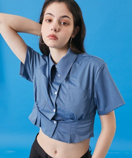 KOLEAT（コレット）の「ウィメンズ クーリングエアリークロップスリム半袖シャツ [DENIM_BLUE]（シャツ/ブラウス・レディース・その他・FREE）」の2枚目の写真