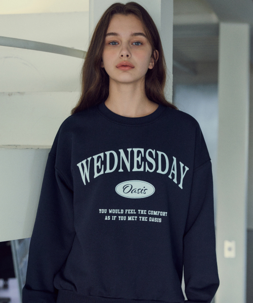 WEDNESDAYOASISFORWOMEN（ウェンズデー オアシス フォー ウーマン）の「[ウーマンVER]シグニチャーセミクロップマンツーマン_Navy(W25-TP15)（スウェット・レディース・ネイビー・FREE）」の2枚目の写真