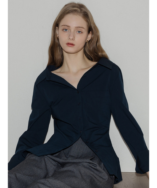 LAUTREDE MIN(ロートルドミン)の「Lautre Off shirts(シャツ/ブラウス・レディース・ホワイト/ネイビー/ベージュ/ピンク・SMALL/MEDIUM/X-SMALL)」の5枚目の写真