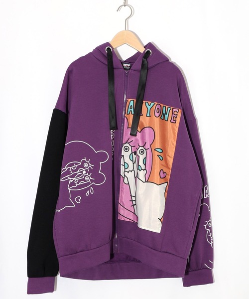 ScoLar Parity(スカラーパリティ)の「353130:ネコとクマとチンアナゴ柄 リメイク風裏起毛パーカー(パーカー・レディース・ブラック/パープル・M)」の2枚目の写真