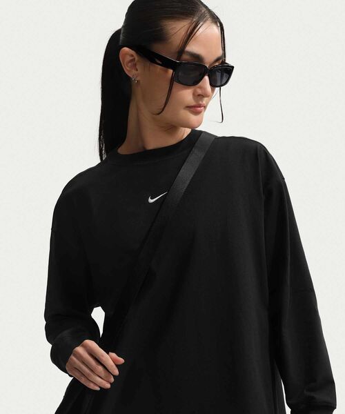 NIKE(ナイキ)の「ナイキ スポーツウェア ウィメンズ オーバーサイズド ロングスリーブ Tシャツ / Nike Sportswear Women's Oversized Long-Sleeve T-Shirt IH7599-010 Black(Tシャツ/カットソー・レディース・ブラック・S/XS/L/M/XL)」の10枚目の写真
