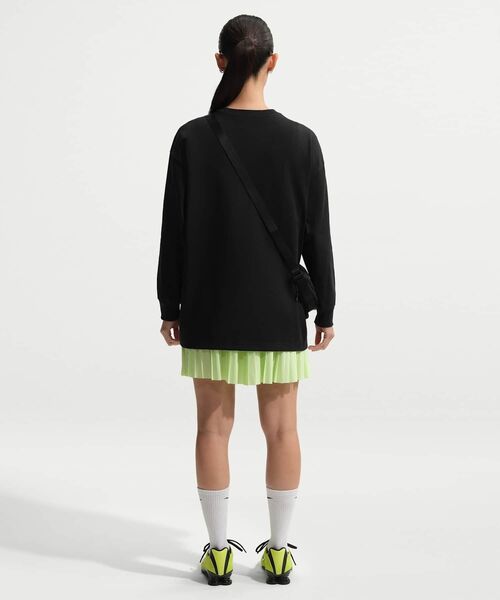 NIKE(ナイキ)の「ナイキ スポーツウェア ウィメンズ オーバーサイズド ロングスリーブ Tシャツ / Nike Sportswear Women's Oversized Long-Sleeve T-Shirt IH7599-010 Black(Tシャツ/カットソー・レディース・ブラック・S/XS/L/M/XL)」の12枚目の写真