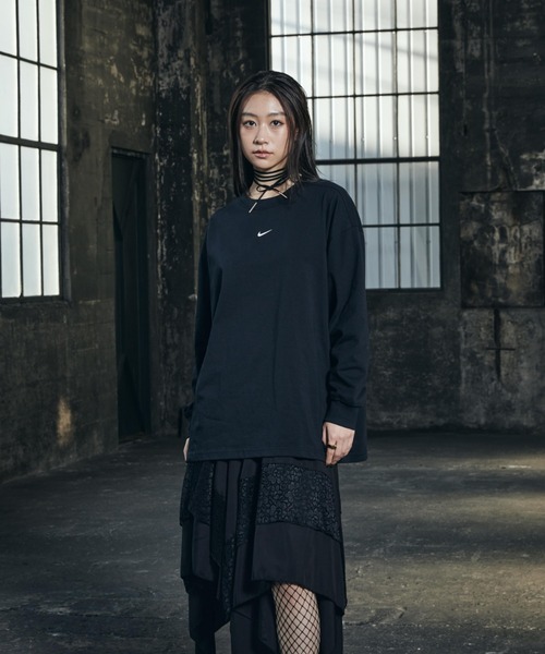 NIKE(ナイキ)の「ナイキ スポーツウェア ウィメンズ オーバーサイズド ロングスリーブ Tシャツ / Nike Sportswear Women's Oversized Long-Sleeve T-Shirt IH7599-010 Black(Tシャツ/カットソー・レディース・ブラック・S/XS/L/M/XL)」の3枚目の写真