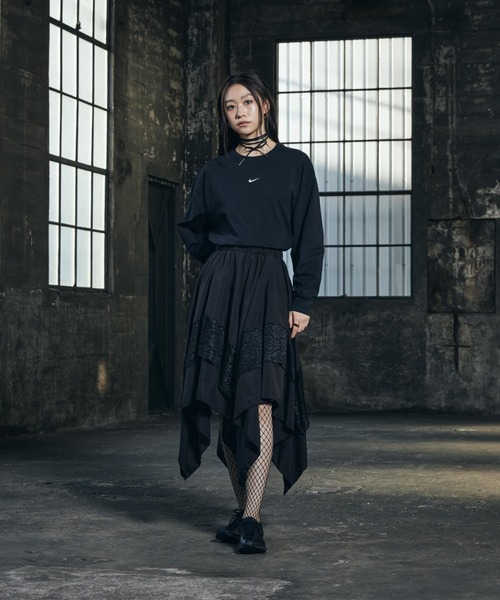 NIKE(ナイキ)の「ナイキ スポーツウェア ウィメンズ オーバーサイズド ロングスリーブ Tシャツ / Nike Sportswear Women's Oversized Long-Sleeve T-Shirt IH7599-010 Black(Tシャツ/カットソー・レディース・ブラック・S/XS/L/M/XL)」の4枚目の写真