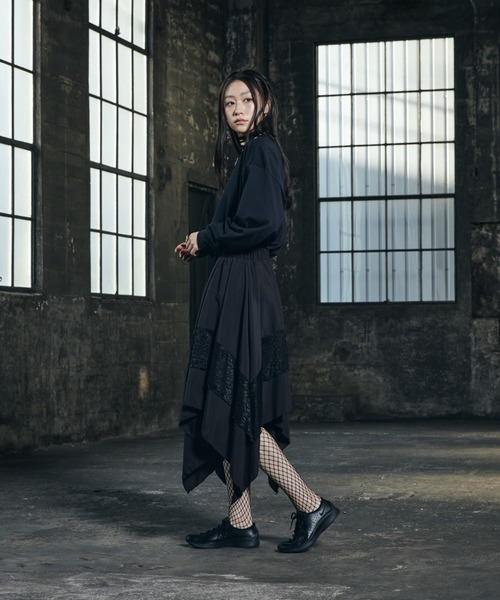NIKE(ナイキ)の「ナイキ スポーツウェア ウィメンズ オーバーサイズド ロングスリーブ Tシャツ / Nike Sportswear Women's Oversized Long-Sleeve T-Shirt IH7599-010 Black(Tシャツ/カットソー・レディース・ブラック・S/XS/L/M/XL)」の5枚目の写真