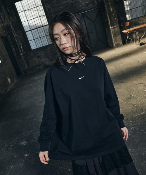 NIKE(ナイキ)の「ナイキ スポーツウェア ウィメンズ オーバーサイズド ロングスリーブ Tシャツ / Nike Sportswear Women's Oversized Long-Sleeve T-Shirt IH7599-010 Black(Tシャツ/カットソー・レディース・ブラック・S/XS/L/M/XL)」の8枚目の写真