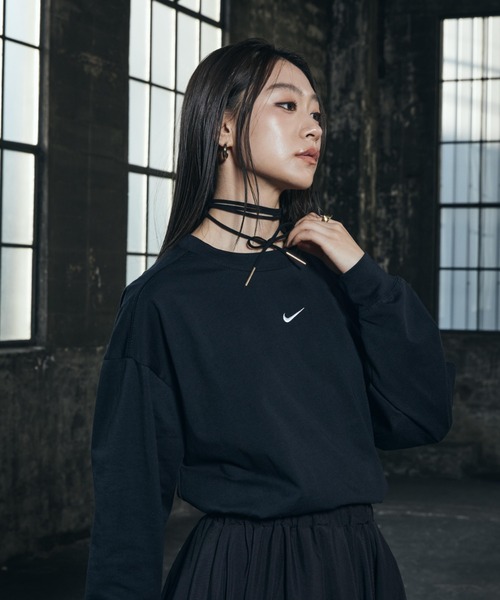 NIKE(ナイキ)の「ナイキ スポーツウェア ウィメンズ オーバーサイズド ロングスリーブ Tシャツ / Nike Sportswear Women's Oversized Long-Sleeve T-Shirt IH7599-010 Black(Tシャツ/カットソー・レディース・ブラック・S/XS/L/M/XL)」の9枚目の写真