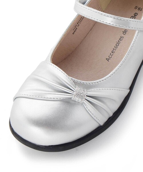 BeBe（ベベ）の「ギャザーリボンストラップシューズ（パンプス・キッズ・グレー・19.0cm/21.0cm/20.0cm/18.0cm）」の9枚目の写真