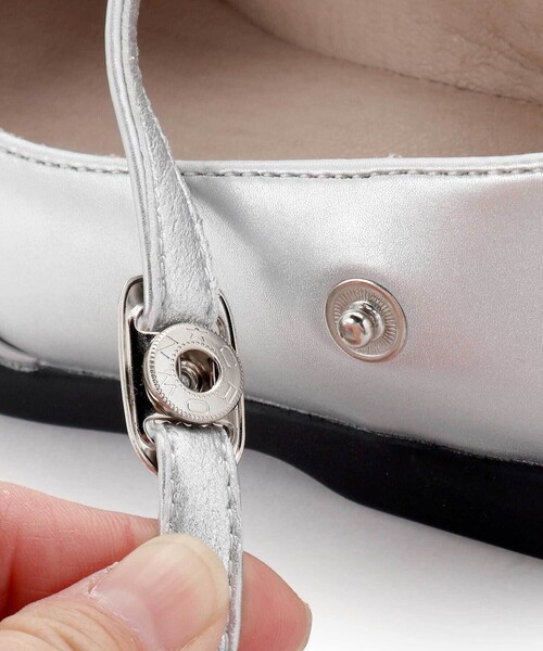 BeBe（ベベ）の「ギャザーリボンストラップシューズ（パンプス・キッズ・グレー・19.0cm/21.0cm/20.0cm/18.0cm）」の12枚目の写真