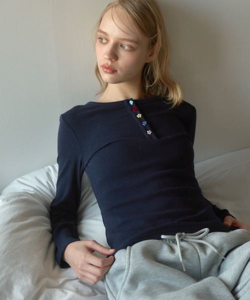 Birthday room(バースデイルーム)の「アソートボタンヘンリーネックカットソー/Assorted Button Henley Neck Top(Tシャツ/カットソー・レディース・グレー/ネイビー/ボルドー・FREE)」の2枚目の写真