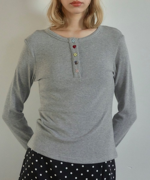 Birthday room(バースデイルーム)の「アソートボタンヘンリーネックカットソー/Assorted Button Henley Neck Top(Tシャツ/カットソー・レディース・グレー/ネイビー/ボルドー・FREE)」の1枚目の写真