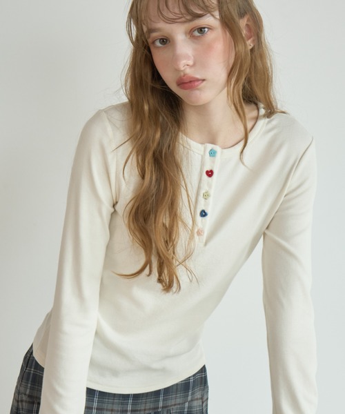 Birthday room(バースデイルーム)の「アソートボタンヘンリーネックカットソー/Assorted Button Henley Neck Top(Tシャツ/カットソー・レディース・ネイビー/ボルドー/グレー/ライトブルー/アイボリー・FREE)」の2枚目の写真