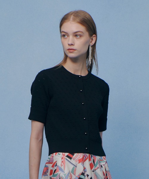 LOULOU WILLOUGHBY(ルルウィルビー)の「【LOULOU WILLOUGHBY】アイレット半袖カーディガン(カーディガン/ボレロ・レディース・オフホワイト/ブラック/イエロー・2)」の4枚目の写真