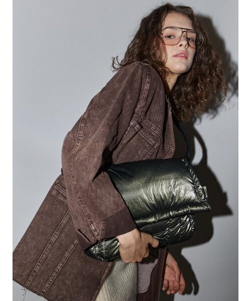 MAISON CREME(メゾンクレム)の「Canele Padding bag_ L size_Khaki(メッセンジャーバッグ・レディース・その他・L)」の1枚目の写真
