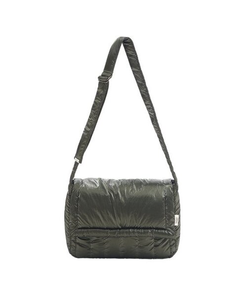 MAISON CREME(メゾンクレム)の「Canele Padding bag_ L size_Khaki(メッセンジャーバッグ・レディース・その他・L)」の4枚目の写真