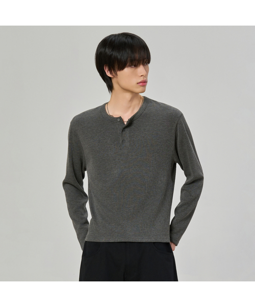 HYOJI（ヒョージ）の「リブゴルジヘンリーネッククロップTシャツ（4カラー）（Tシャツ/カットソー・メンズ・ブラウン/チャコール/ブラック/アイボリー・L/M）」の3枚目の写真