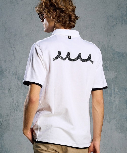 wjk(ダヴルジェイケイ)の「mhs2511- cut-off polo S-S(printed) ポロシャツ(705 mw04i)(ポロシャツ・メンズ・ブラック系その他/ダークグレー/ホワイト・XL/L/M/S)」の1枚目の写真