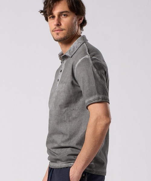 wjk(ダヴルジェイケイ)の「mhs2511- cut-off polo S-S(printed) ポロシャツ(705 mw04i)(ポロシャツ・メンズ・ブラック系その他/ダークグレー/ホワイト・XL/L/M/S)」の19枚目の写真