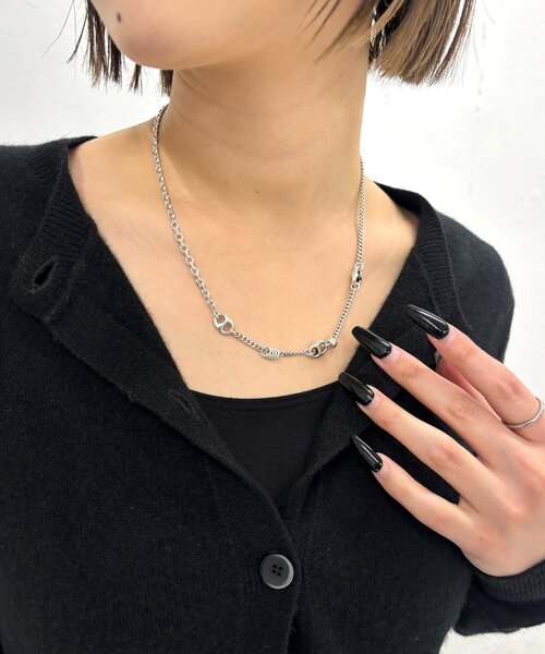 WHO'S WHO gallery（フーズフーギャラリー）の「エイトネックレス（ネックレス・レディース・シルバー・FREE）」の2枚目の写真