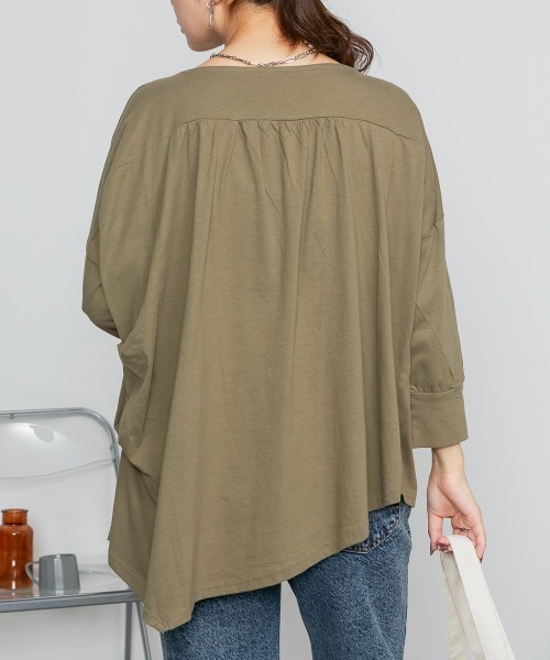 aity(アイティ)の「M-5L アシメトリー裾タックロングスリーブTシャツ 夏服(Tシャツ/カットソー・レディース・カーキ/ブラック/ベージュ/ホワイト・LL~3L/M~L/4L~5L)」の22枚目の写真