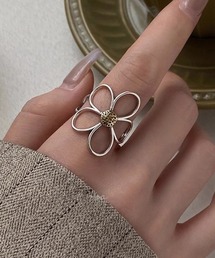 Coo+i（クーイ）の「大ぶりシルバーフラワーリング（リング）」