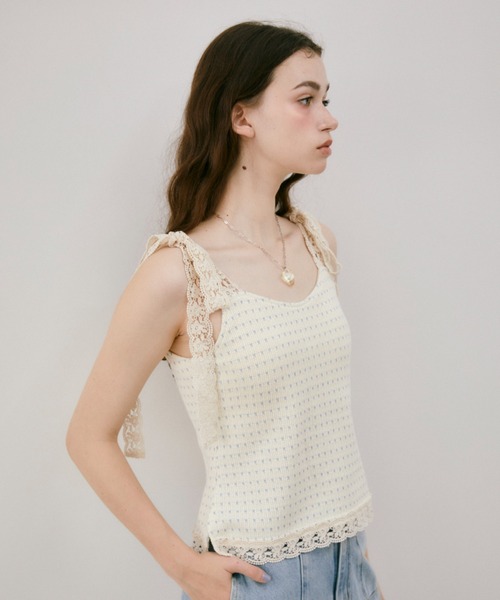 idem(イデム)の「cup in shoulder lace camisole / カップ付き肩レースキャミ(キャミソール・レディース・アイボリー・FREE)」の9枚目の写真
