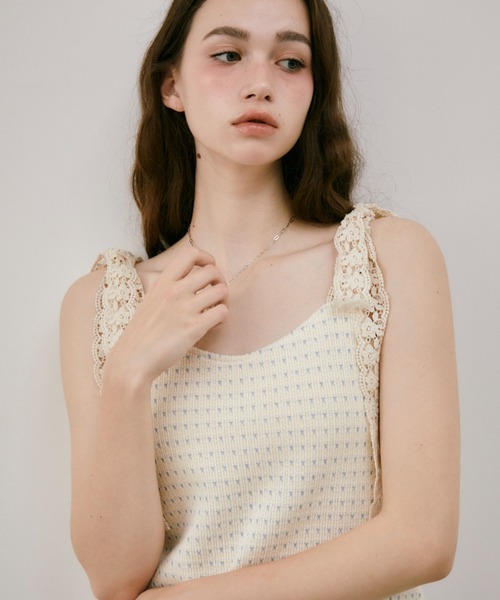 idem(イデム)の「cup in shoulder lace camisole / カップ付き肩レースキャミ(キャミソール・レディース・アイボリー・FREE)」の11枚目の写真