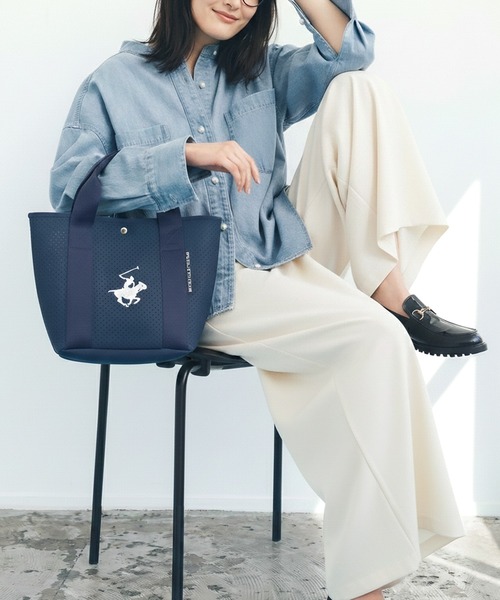 BEVERLY HILLS POLO CLUB(ビバリーヒルズポロクラブ)の「BEVERLY HILLS POLO CLUB/ビバリーヒルズポロクラブ BHPC ミニトートバッグ ネオプレーン風パンチング素材 軽量 キレカジ バッグ(トートバッグ・レディース・ブラック/ネイビー/ベージュ・FREE)」の7枚目の写真