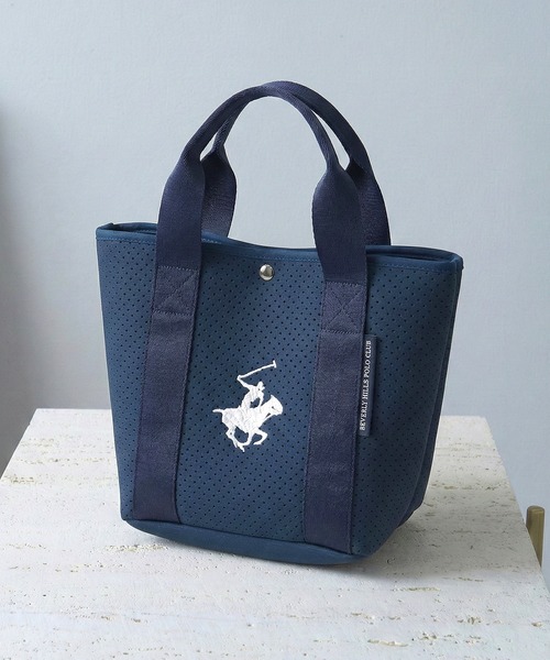 BEVERLY HILLS POLO CLUB(ビバリーヒルズポロクラブ)の「BEVERLY HILLS POLO CLUB/ビバリーヒルズポロクラブ BHPC ミニトートバッグ ネオプレーン風パンチング素材 軽量 キレカジ バッグ(トートバッグ・レディース・ブラック/ネイビー/ベージュ・FREE)」の5枚目の写真