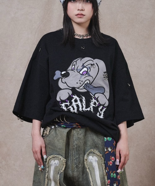 GALFY（ガルフィー）の「【GALFY】バチバチピアスTee / 【ガルフィー