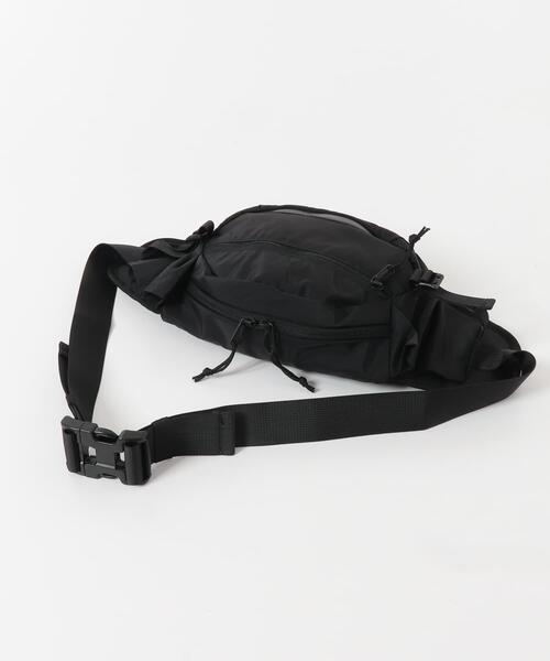 URBAN RESEARCH DOORS(アーバンリサーチドアーズ)の「フロントポケットボディバッグ(ショルダーバッグ・メンズ・ブラック/グレー・-)」の6枚目の写真