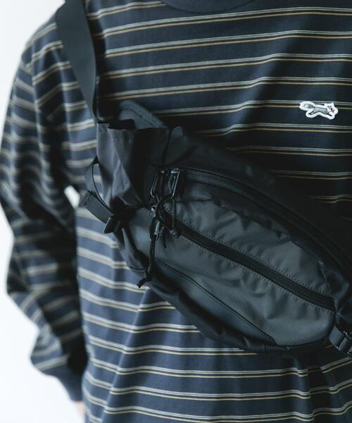 URBAN RESEARCH DOORS(アーバンリサーチドアーズ)の「フロントポケットボディバッグ(ショルダーバッグ・メンズ・ブラック/グレー・-)」の11枚目の写真