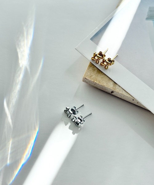 ciite' surgical stainless(シーテサージカルステンレス)の「【金属アレルギー対応】スクエアデザイン ピアス(両耳用) サージカルステンレス(ピアス(両耳用)・レディース・シルバー/ゴールド・FREE)」の6枚目の写真