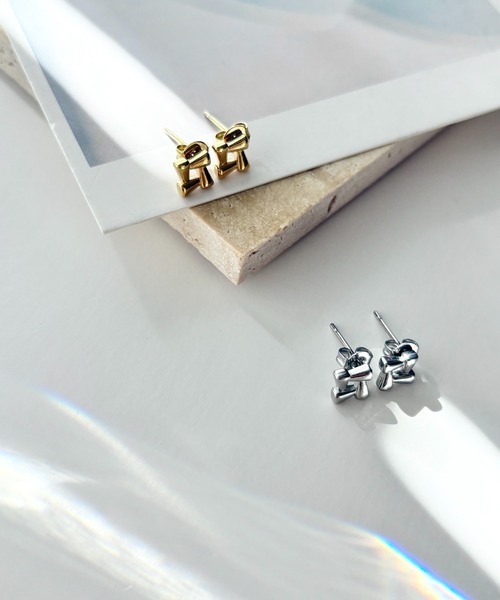 ciite' surgical stainless(シーテサージカルステンレス)の「【金属アレルギー対応】スクエアデザイン ピアス(両耳用) サージカルステンレス(ピアス(両耳用)・レディース・シルバー/ゴールド・FREE)」の3枚目の写真