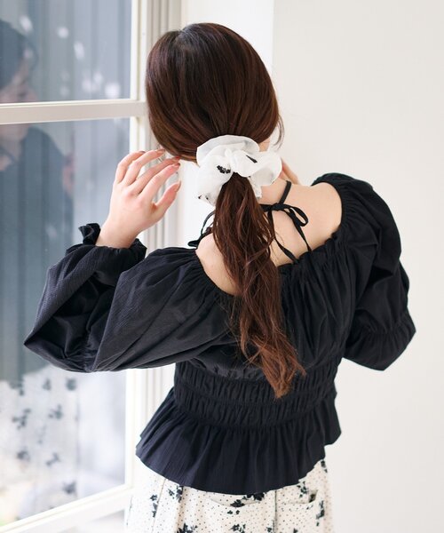 Kastane（カスタネ）の「【fiw.】フラワーステッチシュシュ（シュシュ・レディース・サックスブルー/ブラック/アイボリー・FREE）」の10枚目の写真